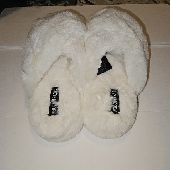 Steve Madden Fluffy Slippers SZ S - Picture 3 of 6